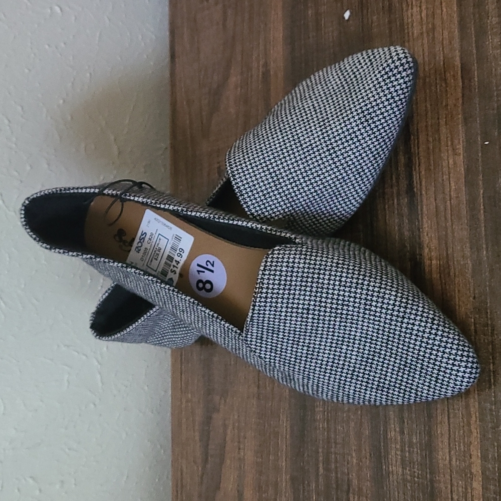 Black and white flats